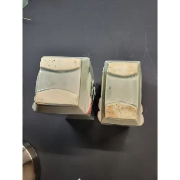 2 Vintage MCM Red Berries Vases Royal Copley? - Picture 6 of 6